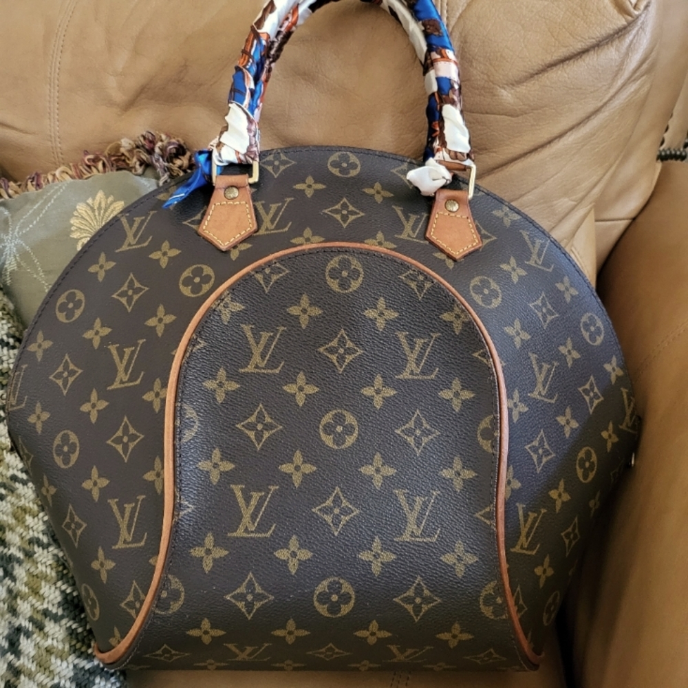 Louis Vuitton Monogram Elipse PM Handbag